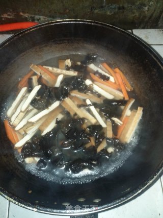 家常杂炒豆干的做法步骤：3