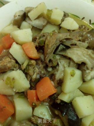 土豆香菇炖鸡架的做法步骤：4