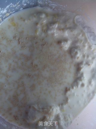 打蛋器揉面-优酸乳无油小面包的做法步骤：1