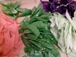 鸡蛋炒蔬菜的做法步骤：2