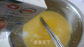 蛋奶鸡蛋饼的做法步骤：2