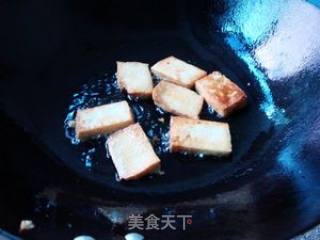 野生菌熟菌粉烧豆腐的做法步骤：1