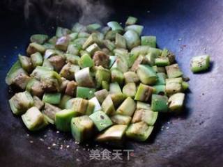 叶包骨头参烧茄子的做法步骤：4