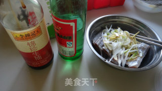 煎带鱼的做法步骤：1