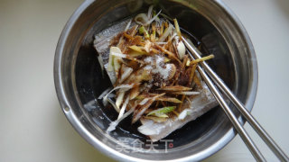 煎带鱼的做法步骤：2
