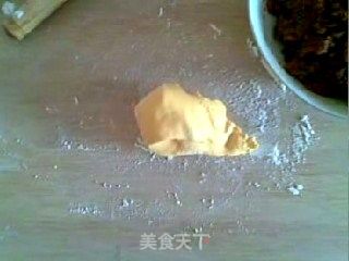 南瓜豆沙饼的做法步骤：2