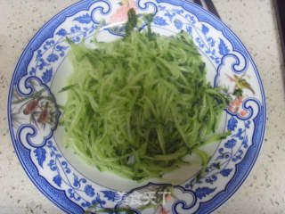 鸡蛋炸酱面的做法步骤：2