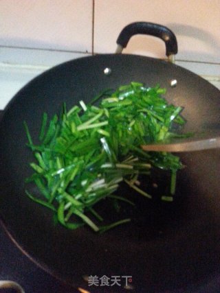 韭菜虾仁炒鸡蛋的做法步骤：5