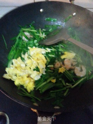 韭菜虾仁炒鸡蛋的做法步骤：6