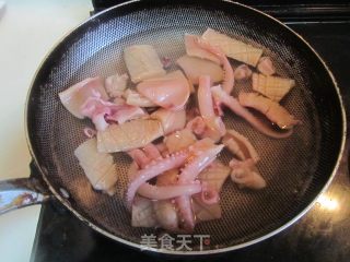 照烧鱿鱼的做法步骤：1