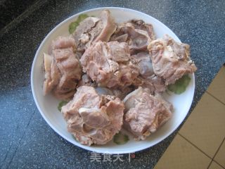羊蝎子炖萝卜的做法步骤：2