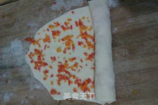 胡萝卜小花卷的做法步骤：12