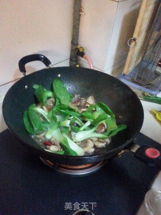 香菇油菜炒肉的做法步骤：6