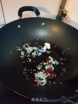 蒜薹炒肉的做法步骤：1