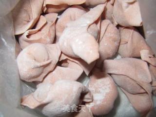 红色的鲜虾馄饨的做法步骤：12