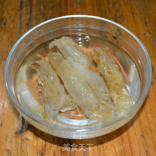 虫草花花胶炖鸡脚的做法步骤：3
