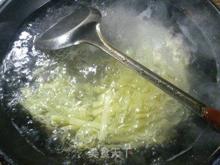 蒜薹炒土豆的做法步骤：2
