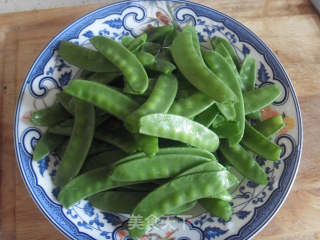 蒜末荷兰豆的做法步骤：1