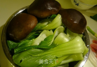 香菇油菜的做法步骤：1