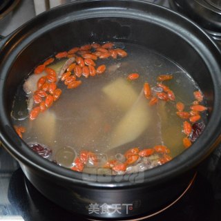 红莲淮山鸡汤的做法步骤：6