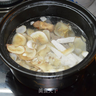 花旗参海底椰煲鸡的做法步骤：4