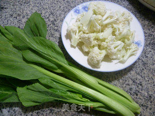 油菜蕻炒花菜的做法步骤：1