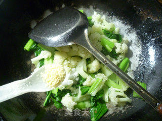 油菜蕻炒花菜的做法步骤：9