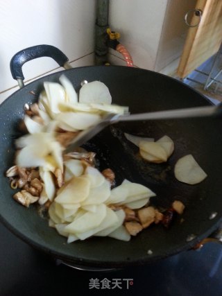 土豆片炖千张的做法步骤：10