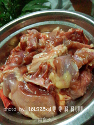 鲜香开胃：辣子鸭块的做法步骤：1