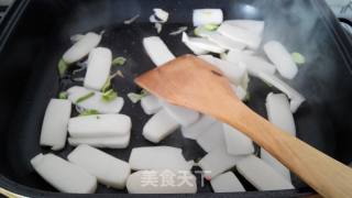 简单方便美味的炒白粿（年糕）的做法步骤：5