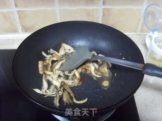 白菜炒平菇的做法步骤：4