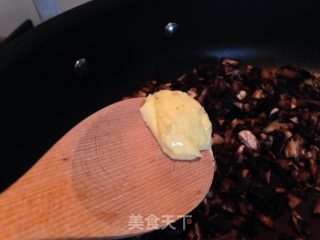 【黑椒小牛柳】配蒜蓉蘑菇汁的做法步骤：4