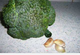 蒜蓉西兰花的做法步骤：1
