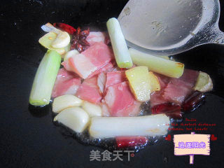 培根炖鱼头的做法步骤：3
