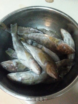 酱焖黄鱼的做法步骤：1