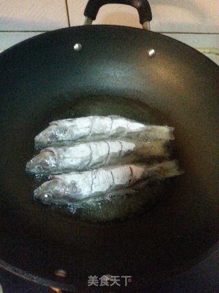 酱焖黄鱼的做法步骤：4