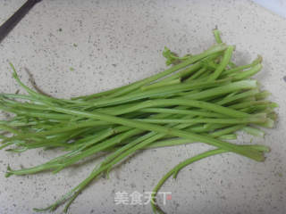 芹菜牛肉馅包子的做法步骤：2