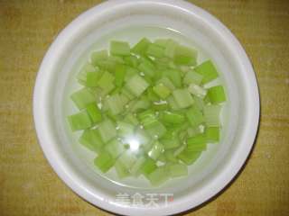 西芹炒鸡丁的做法步骤：6
