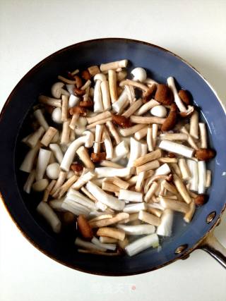 瑶柱菌菇烩豆腐的做法步骤：9