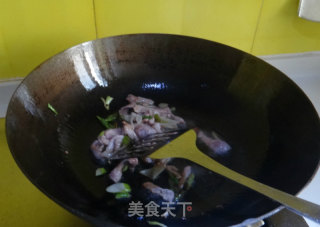 酸甜口的土豆炒青椒的做法步骤：2
