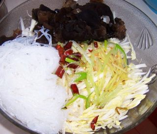 凉拌粉丝木耳白菜心的做法步骤：6