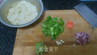 青椒土豆片的做法步骤：1
