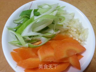 木耳角瓜小炒的做法步骤：1