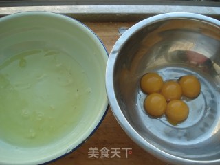 香蕉戚风的做法步骤：2