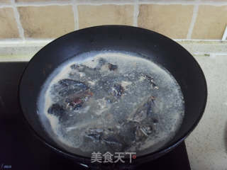 红枣枸杞乌鸡汤的做法步骤：2