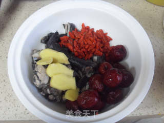 红枣枸杞乌鸡汤的做法步骤：3