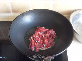 牛肉炒青椒的做法步骤：3