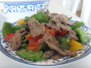 牛肉炒青椒的做法步骤：4