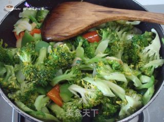 清炒西兰花的做法步骤：6
