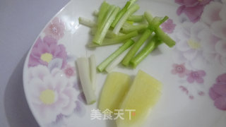 爱心补血鱼汤的做法步骤：1